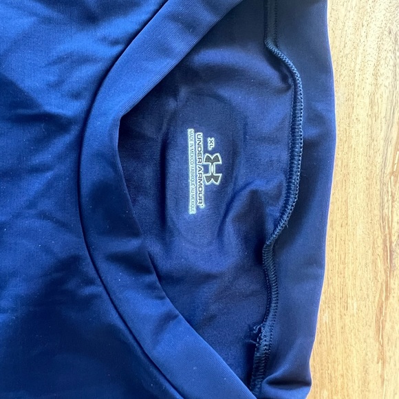 Under Armour workout shirt, navy blue size large - Picture 3 of 3